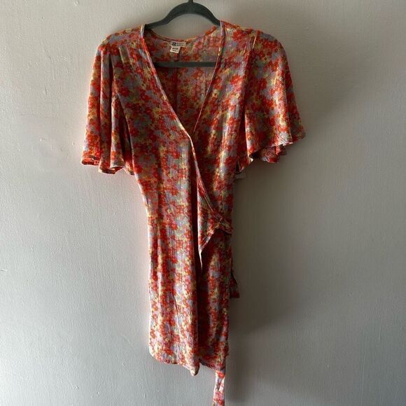 Billabong Soft N' Peachy Multicolor Floral Wrap Dress Size S Flutter Sleeves NWT - Picture 1 of 16